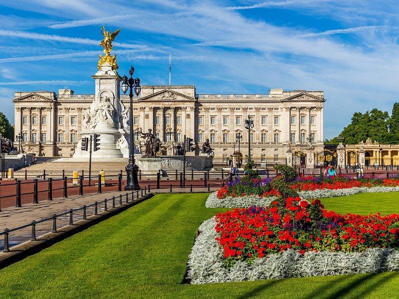 Buckingham Palace behind the gilded Victoria Memorial and its flower beds
