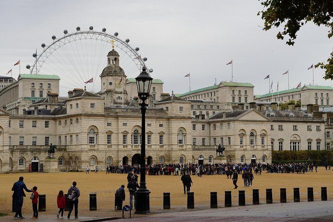 London Layover Tour by Black Cab: Twenty-Five Stops, Up to Eight Hours &mdash; London