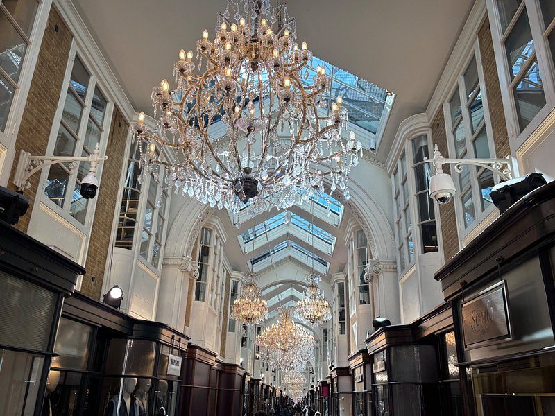London Layover Tour by Black Cab: Twenty-Five Stops, Up to Eight Hours &mdash; London