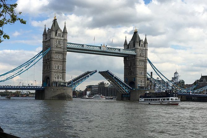 London Layover Tour by Black Cab: Twenty-Five Stops, Up to Eight Hours &mdash; London
